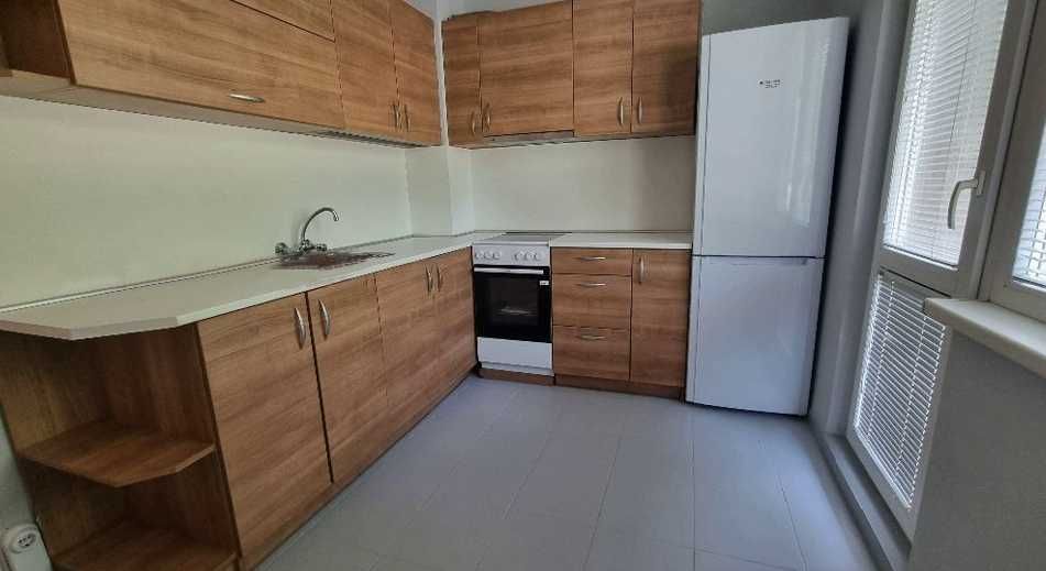 Дава се под наем Тристаен апартамент в София, Младост 2 - 90 кв.м за 816 € - Снимка #1