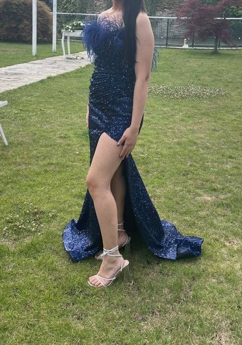 Дълга синя рокля със цепка