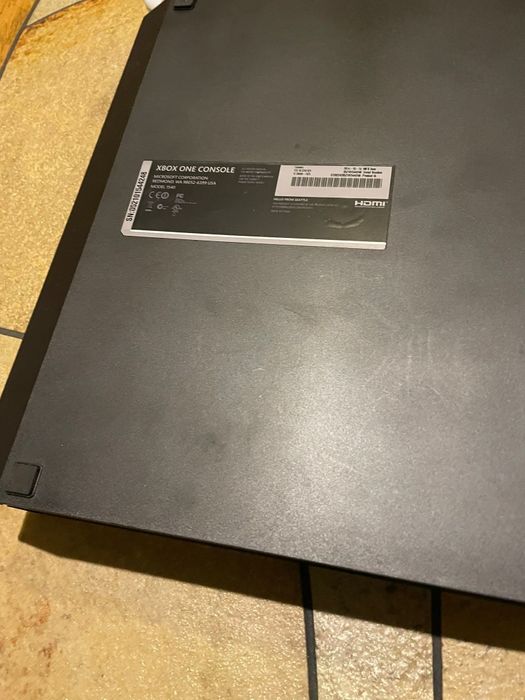 Xbox One – 500 GB | 2 Controllere Albe Originale (Rare) | Joc inclus