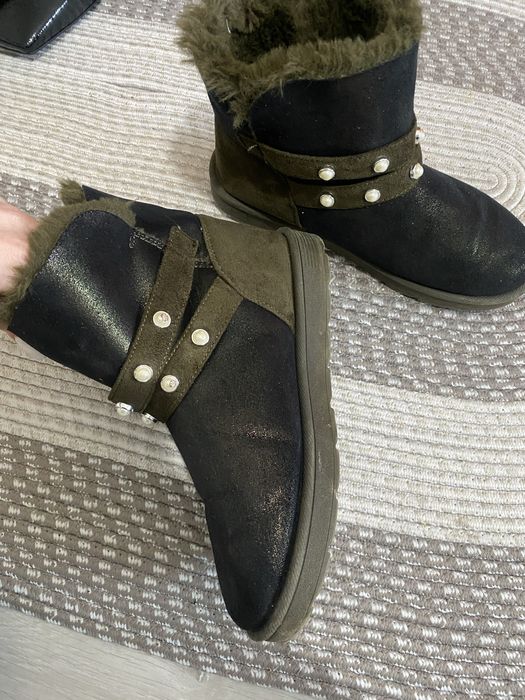 Ghete stil ugg cu perle si sclipici
