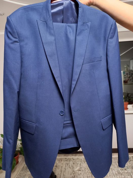 Продам мужской костюм