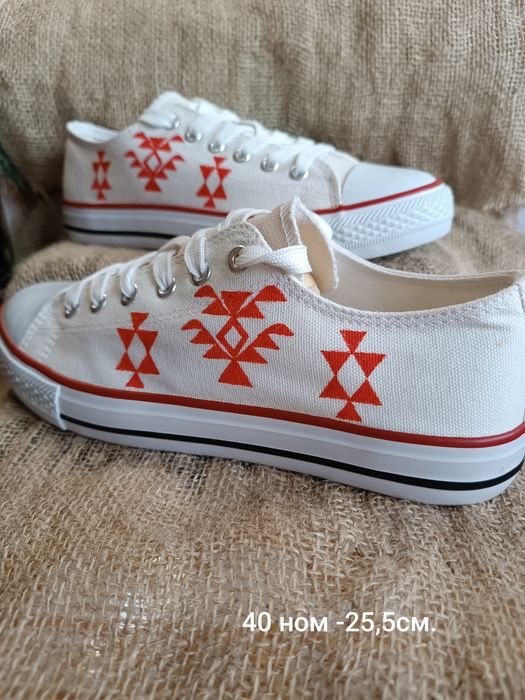 Рисуване на кецове с шевици и други