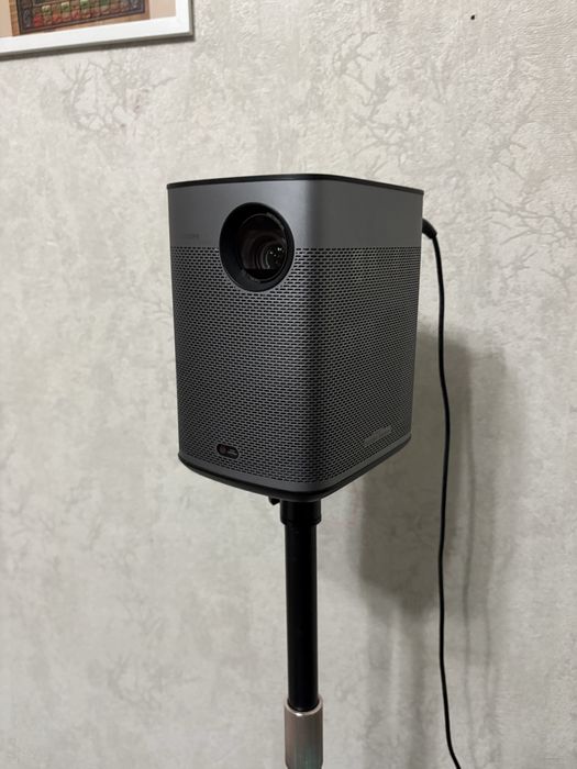 Продам Проектор XGIMI Halo+ в падорок со штативом и выдвижным экраном