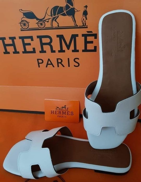 Papuci albi,diverse mărimi, import Italia, accesorii incluse