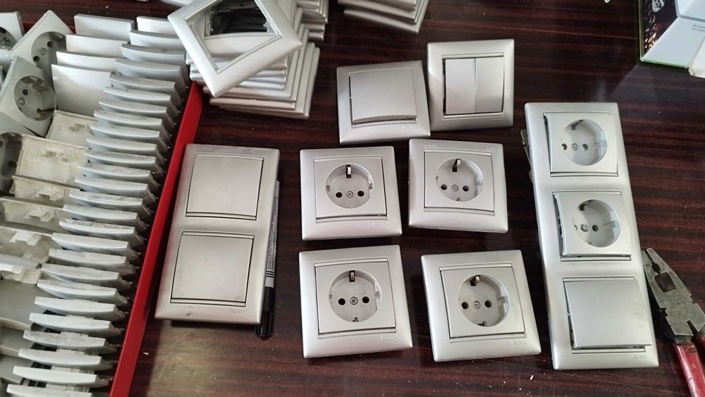 Контакти и ключове LEGRAND еднополюсни девиаторни и сериен