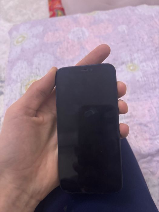 айфон 12 мини все радное емкость 68