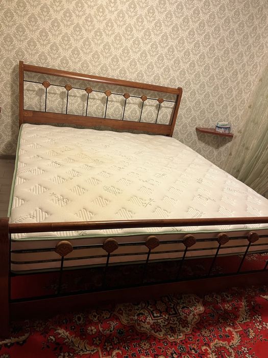 Продам кровать с матрасом