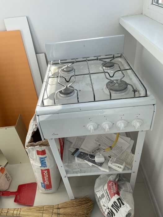 Продам газовую плиту