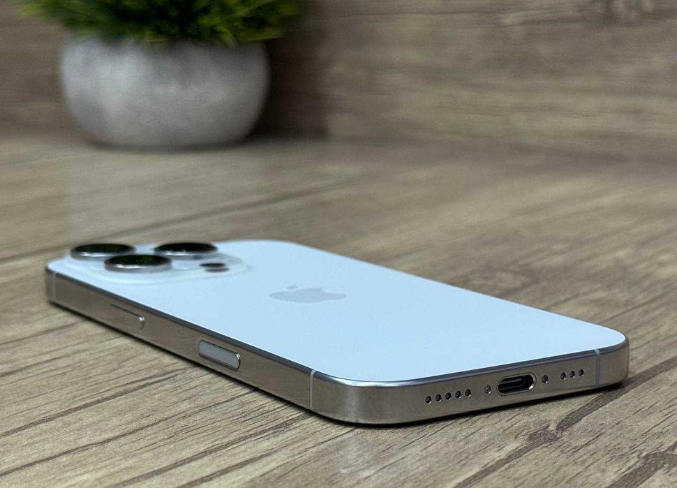 б/у Phone 16 Pro 128Gb Silver  1-sim зареган в UZIMEI