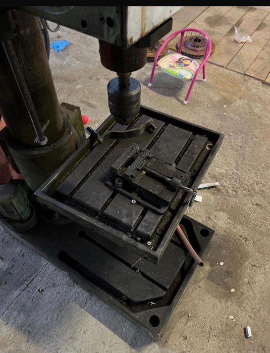 Mașină de găurit cu coloană