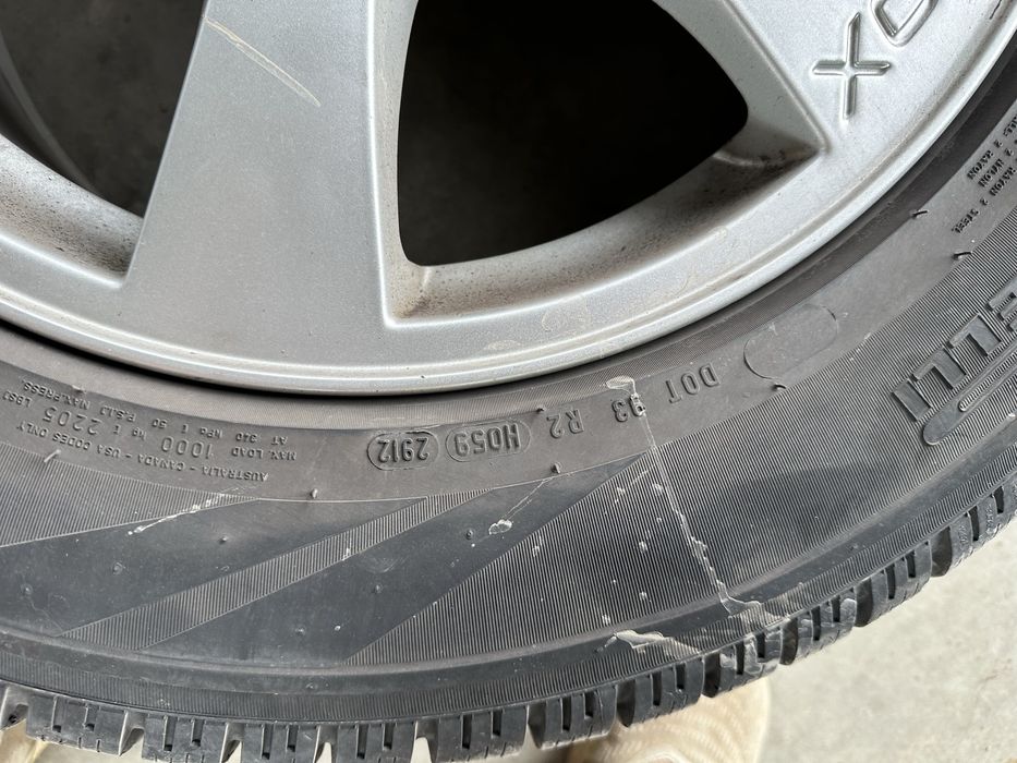Зимни гуми Пирели 235/65 R17