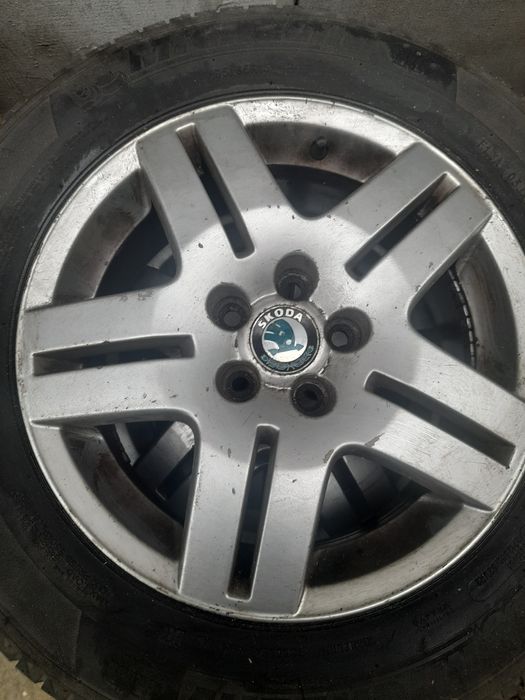 De vanzare genti pe 15 cu cauciucuri 195/65/15