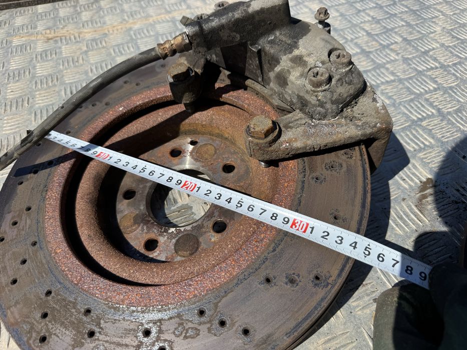 4 бутални AMG спирачки 345 мм свалени от Mercedes C55 AMG