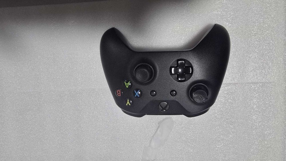 Xbox One 1TB (Consola + 1 Controler + 4 jocuri)