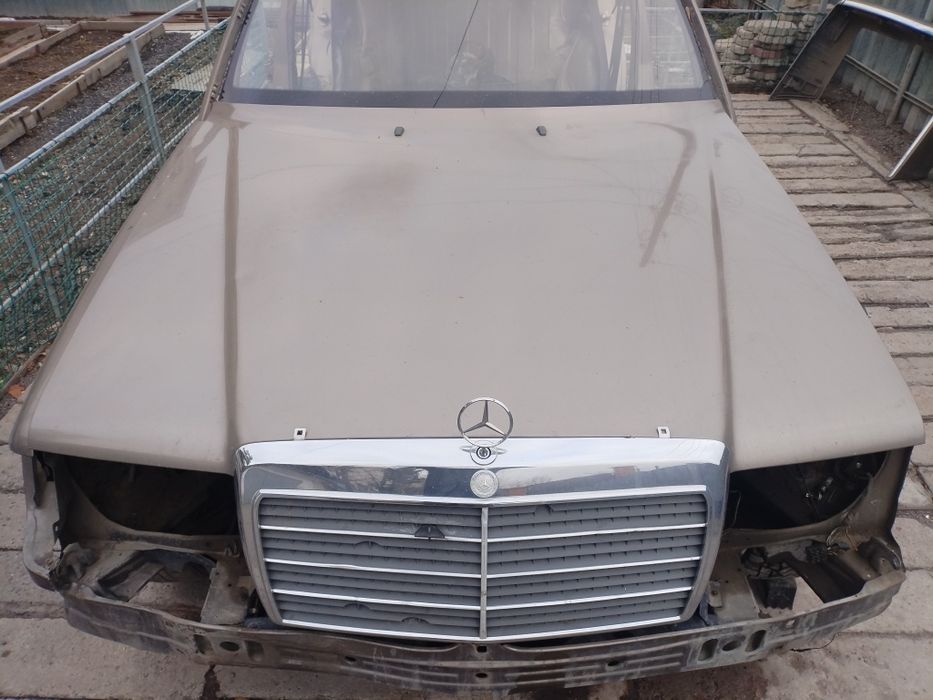 Капот Мерседес 124