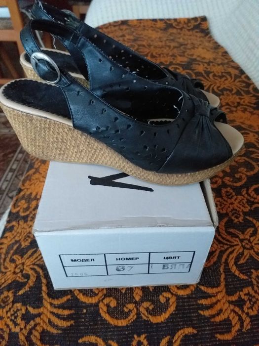 Продавам изгодно 4 чифта нови и запазени дамски кожени обувки №37