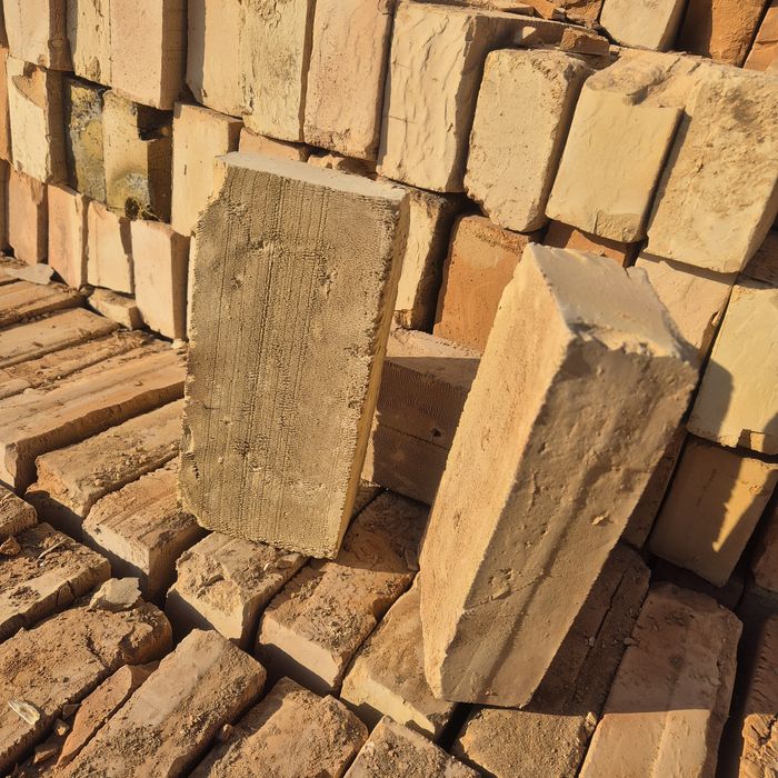 Кирпич,  красный кирпич