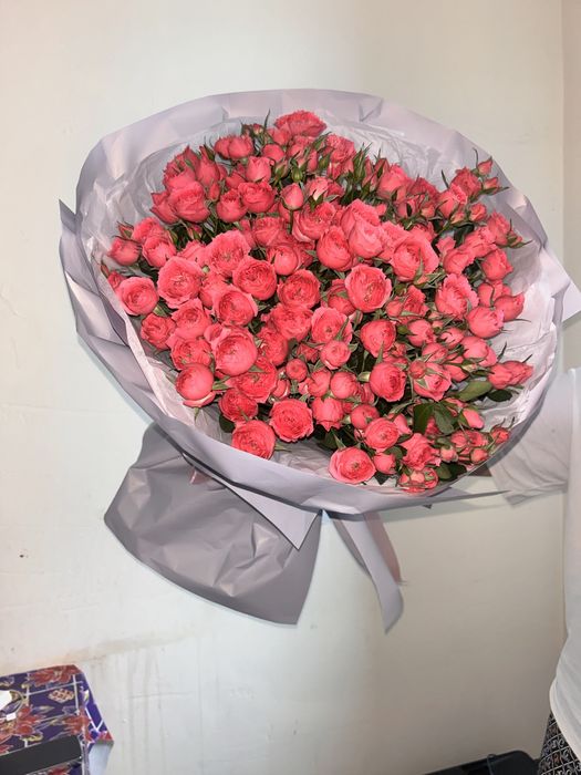 Свежие кустовые розы