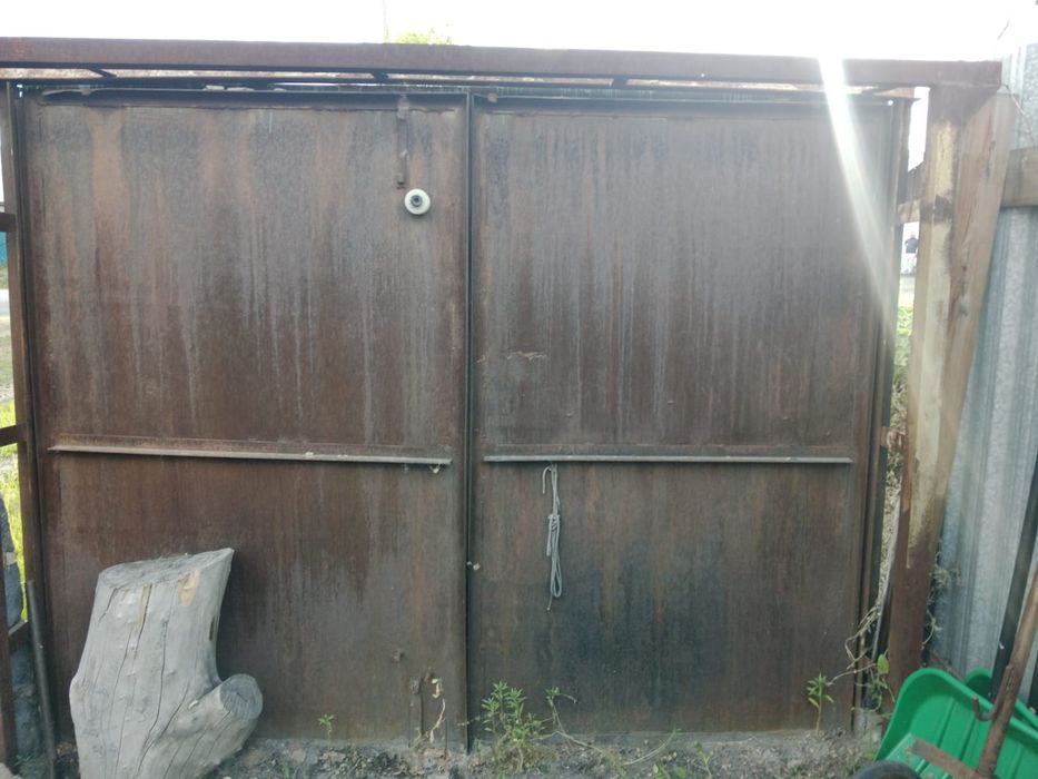 Продам гаражные ворота с каркасом