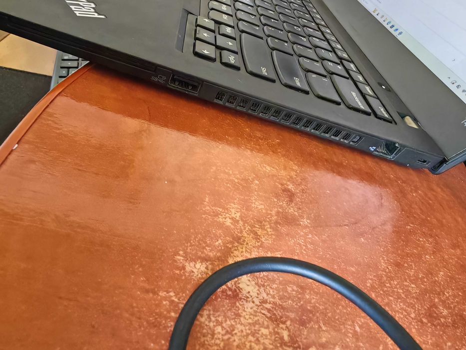 Laptop Lenovo T495, AMD Ryzen 7 Pro 3700U, 32GB RAM, Windows 11 instalat - Apropape Nou