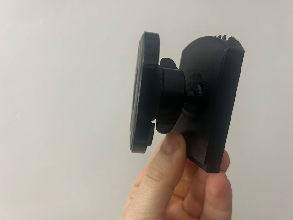 Adaptor printat 3D pentru suport de telefon. Grupul VAG