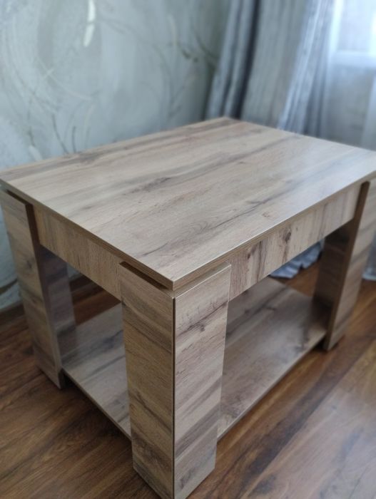 Стол журнальный.