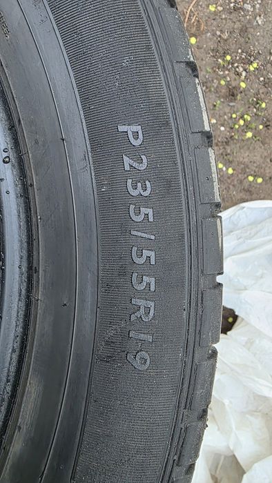Шины б/у Dunlop 235/55r19 - 3шт.