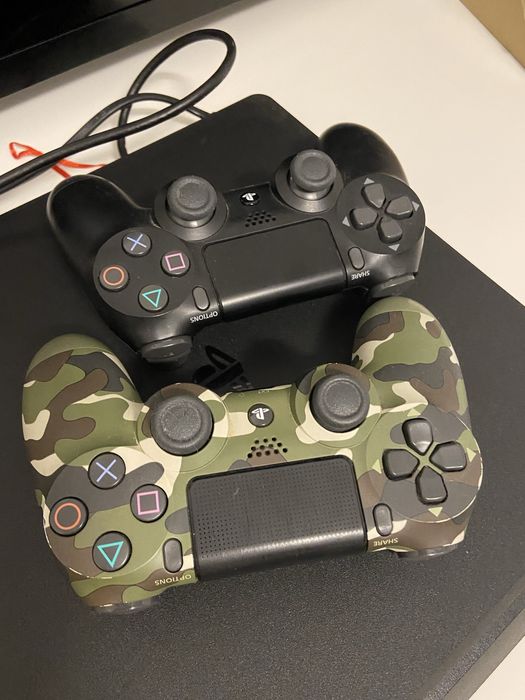 Vând Sony PlayStation 4 Slim