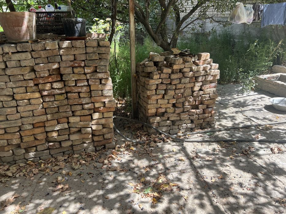 Продаётся Жонны кирпичиот.для строителства