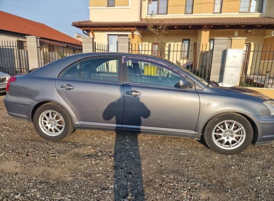 Vând Toyota Avensis