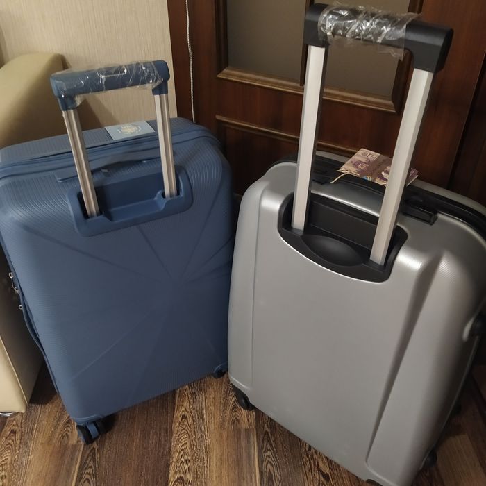 Чемодан средний новый