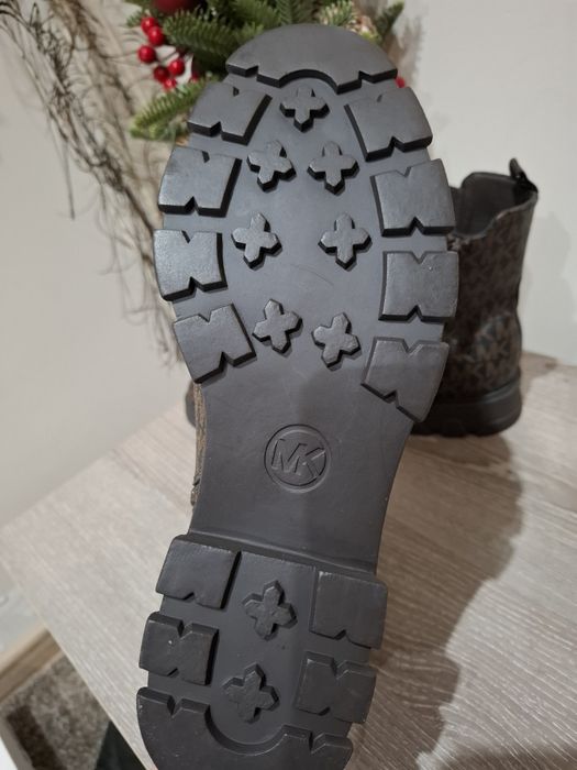 Нови оригинални дамски боти