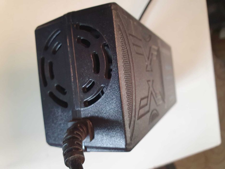 Зарядно 48V за триколки и електрически скутери