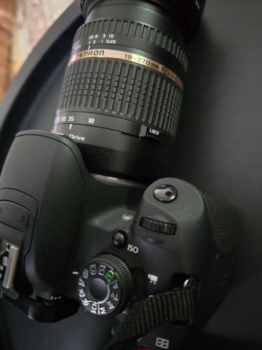 Vand Canon 700D  cu obiectiv Tamron 18 -270 mm