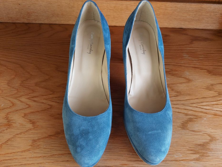 Vând pantofi albaștri