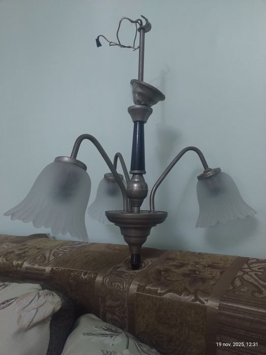 Lustre vechi cu două și trei brațe