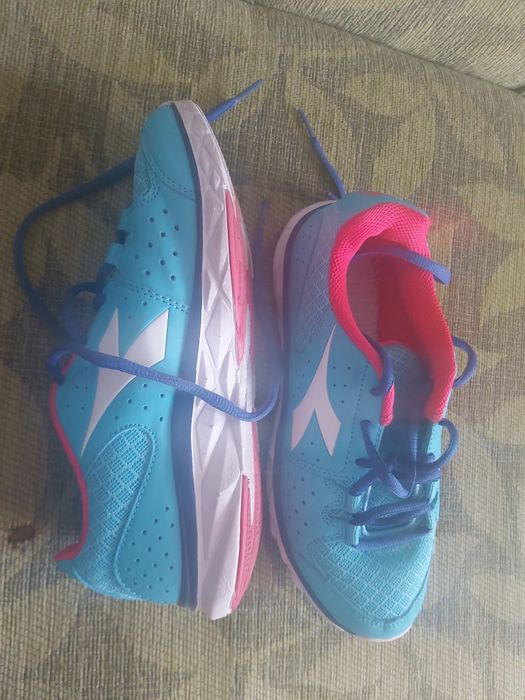 Mаратонски за футбол за изкуствено игрище Joma и маратонки Diadоra