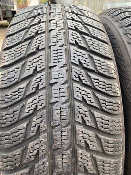 235/65/17 Нокиан Зимни