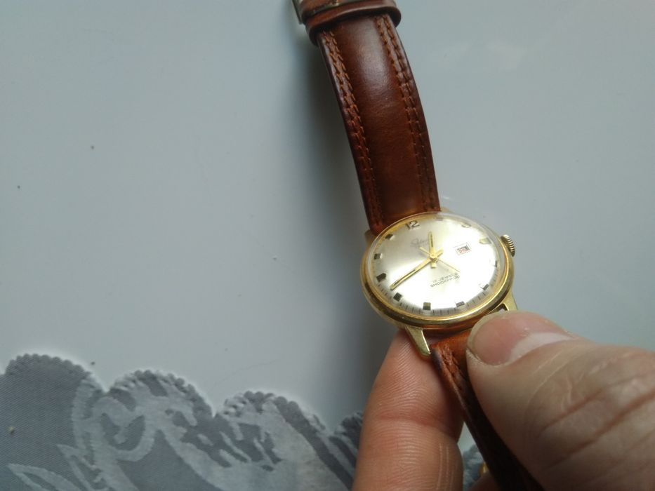 Швейцарски ръчен, японски кварцов и дамски часовници