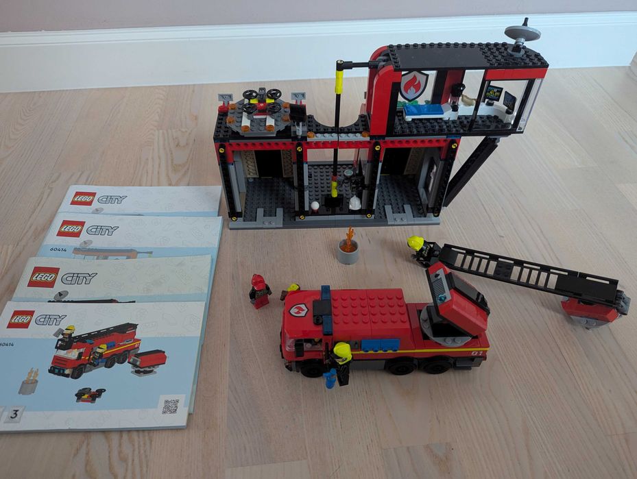 LEGO 60414 - Statie si camion de pompieri