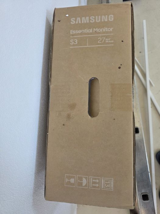 Samsung Essential Monitor