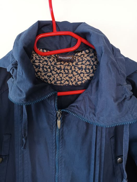 Haina de primăvară subțire de bumbac cu gluga stare bună culoarea alba