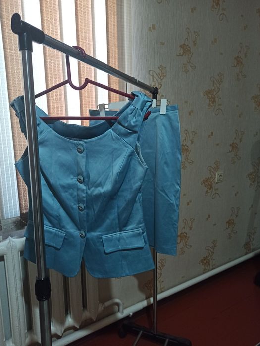 Продам платье юбку костюм