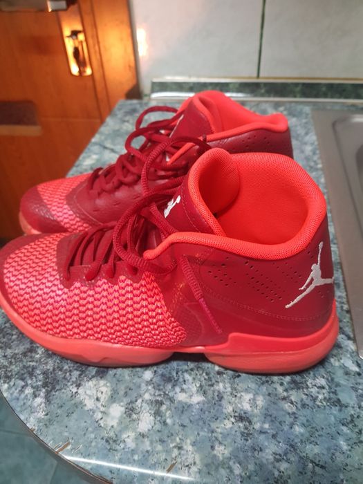 Vand adidasi dama Nike Jordan