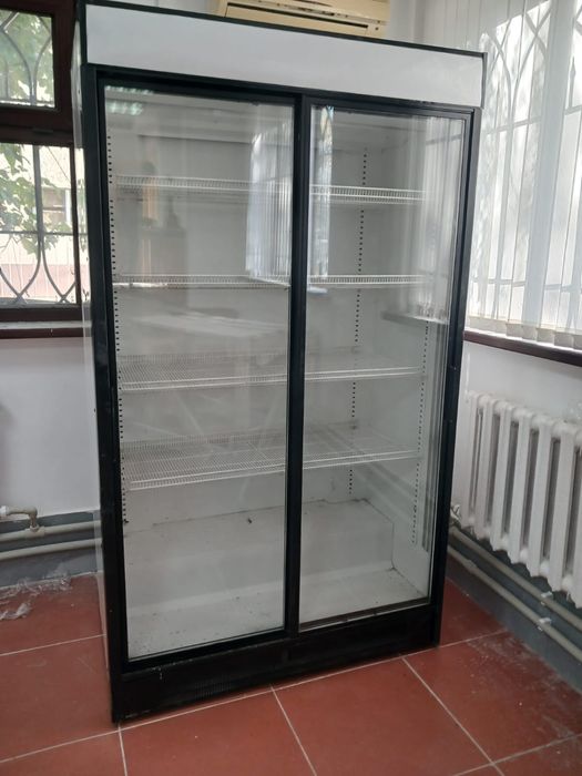 Шкаф холодильник витринный