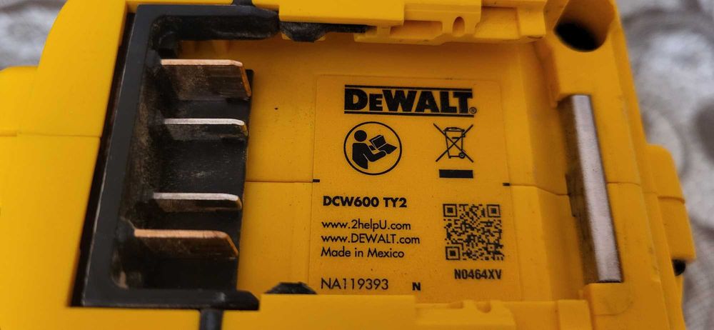 Masina de frezat DeWalt DCW600, compatibila 18V XR, brushless, 8mm fuctionala fara acumulator