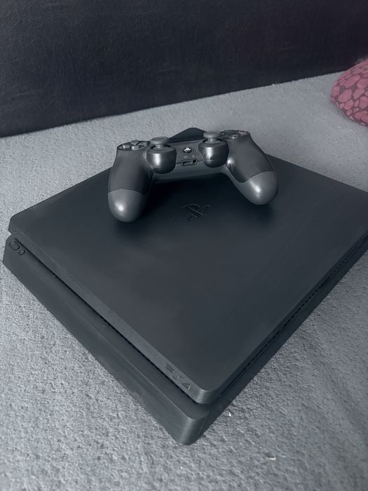 приставка Playstation 4