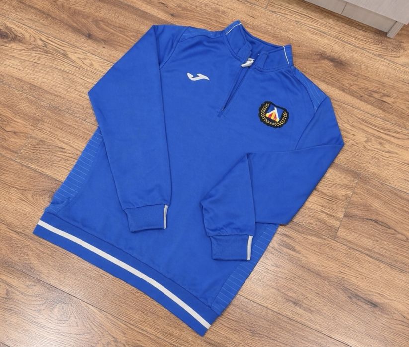 Суитчер, тениска и шал на ФЛ Левски