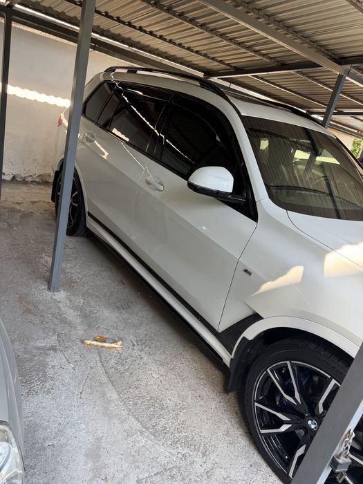 Продам свой Bmw x7 i40 Full. Официльная