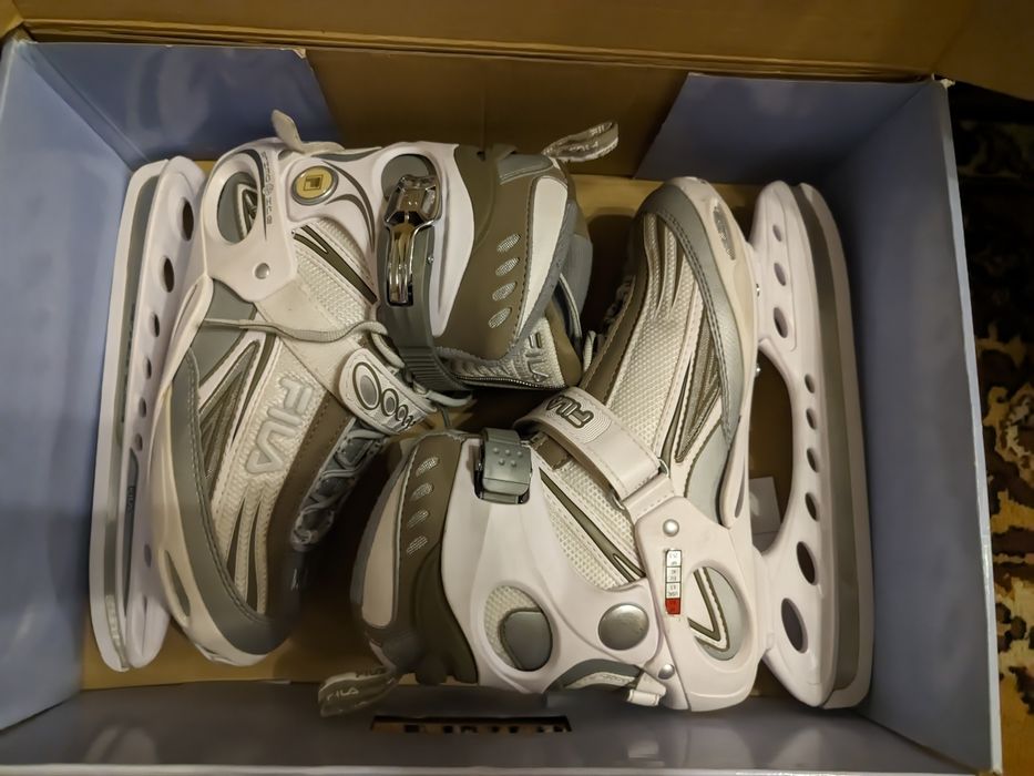 Продам коньки женские